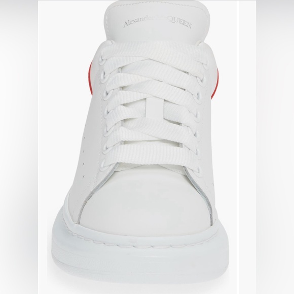 BNIB Unisex Alexander McQueen Oversized Sneaker White and Red size 5.5 - Picture 4 of 7